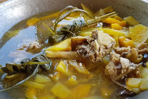 image for article What a “Good Tinola” Should Taste Like, According to Erwan Heussaff