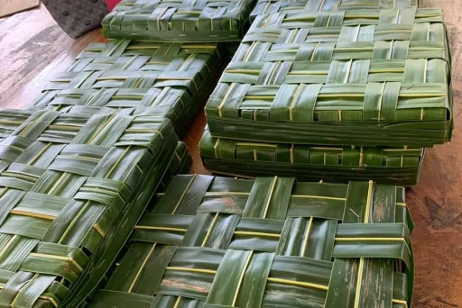 image for article Coconut Leaves as Food Packaging Is a Thing, and This Bicolana Shows How It’s Done