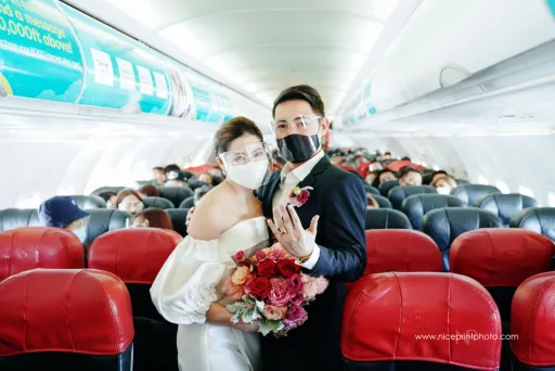 image for article AirAsia Flight Attendants Get Married Onboard a Flight to Boracay