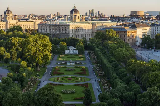 image for article A Cultural Guide To Vienna: History, Music, and Food!