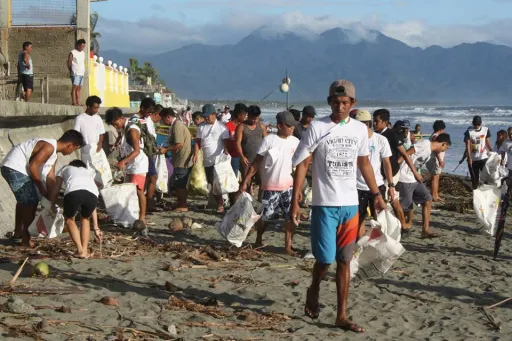 image for article 8 Beach Cleanups Around PH You Should Join This Summer