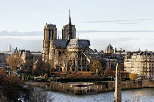 image for article Posting Your Notre Dame Photos Amid the Tragic Fire — Bragging or Sympathising?