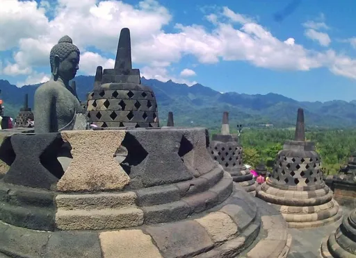 image for article Visiting Borobudur Temple – A UNESCO World Heritage Site in Yogyakarta, Indonesia