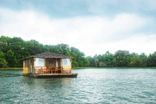 image for article Aquascape Lake Caliraya Floating Cottage: A Secret Retreat  Not Too Far from Manila