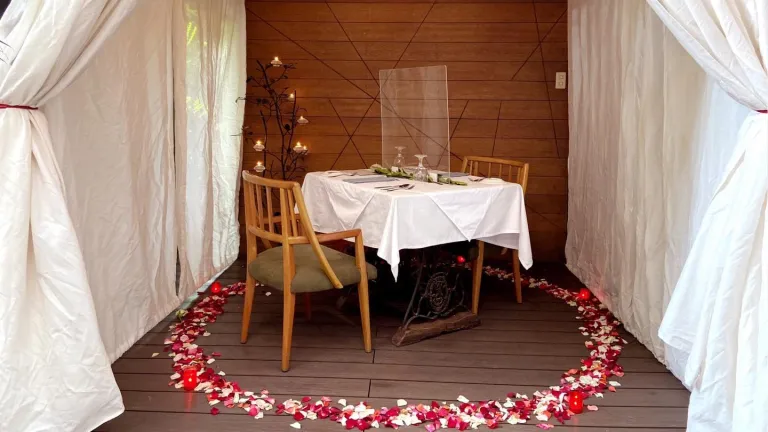 a romantic table for couples on valentines at Ninyo Fusion Cuisine