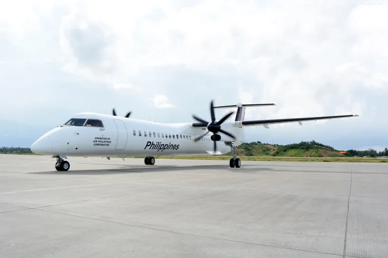 Dash 8-400 aircraft