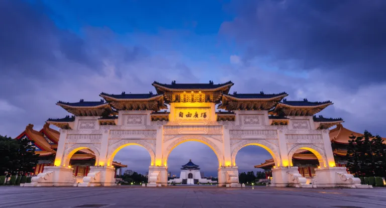 chiang kai-shek memorial happ with lights in the afternoon