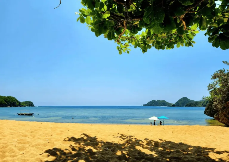 sakahon beach in catanduanes