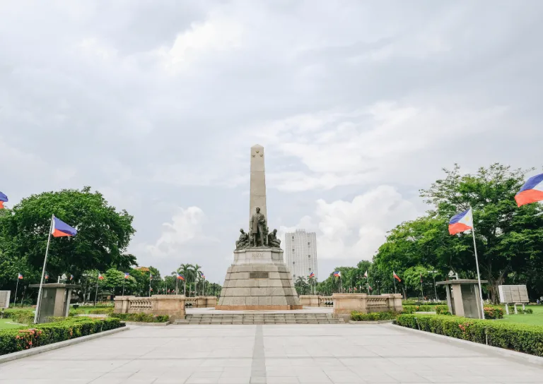 luneta park in manila