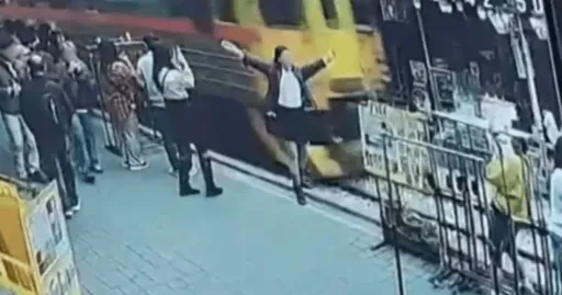 image for article Selfie Gone Wrong: Filipino Tourist Injured by Train in Taiwan