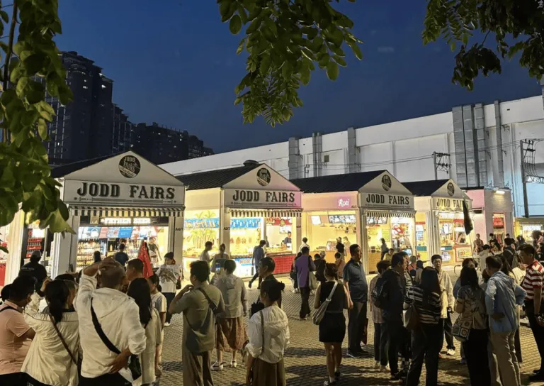 crowds flocking at the jodd fairs in ratchada