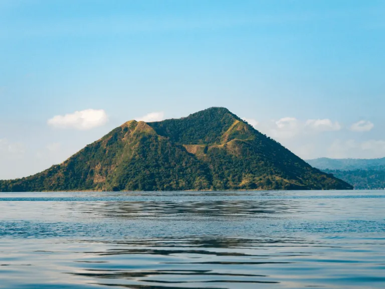 taal volcano in the philippines