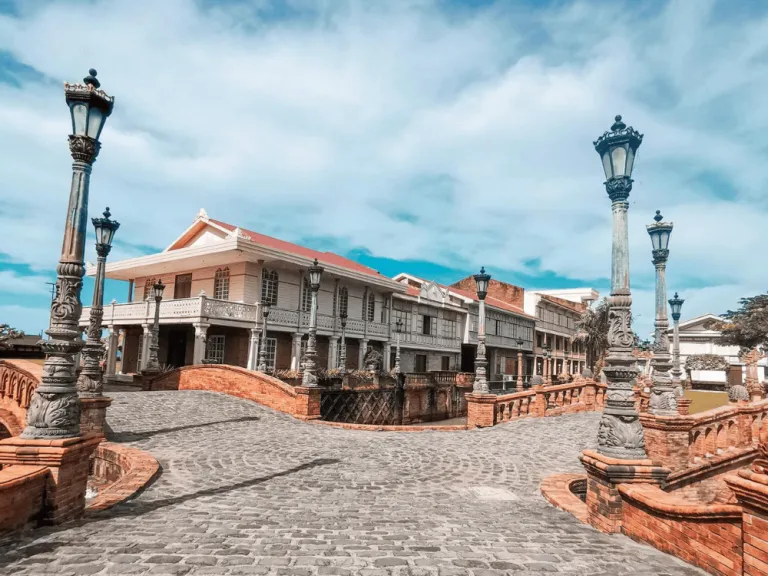 las casas filipinas de acuzar bataan