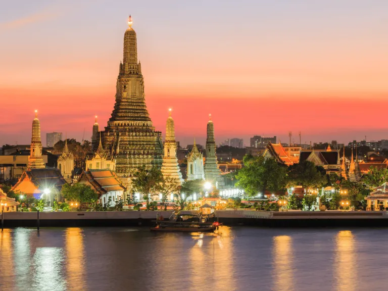 wat arun temple in thailand