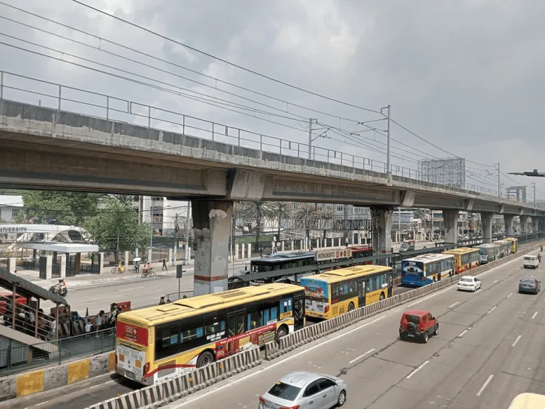 EDSA Monumento Station 