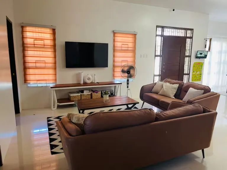 5BR House with Centralized AC, Backyard &amp; Office&nbsp;