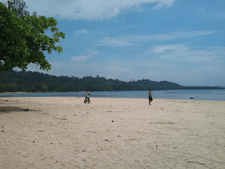 Beach walks and relaxation in Casapsapan Beach