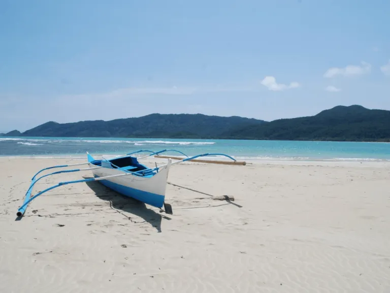 Boating and island hopping in Casapsapan Beach