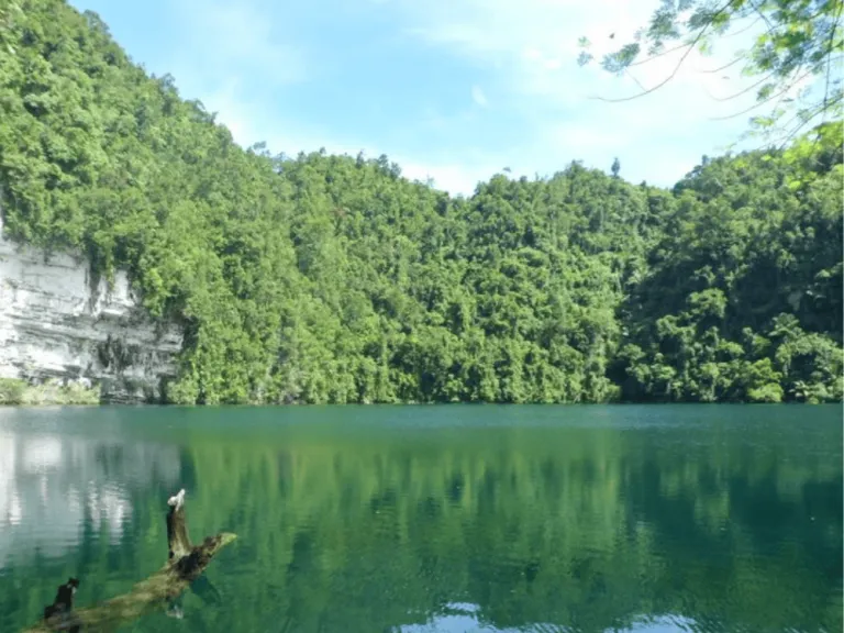 Lake Bababu and Bababu Beach, Basilisa