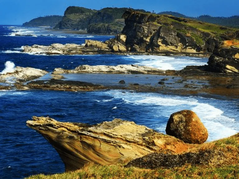 Biri Island Rock Formations