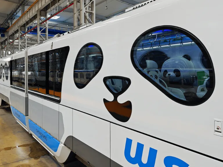 Chongqing&rsquo;s panda-themed monorail