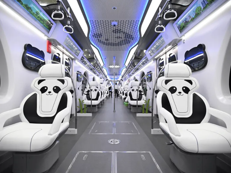 Chongqing&rsquo;s panda-themed monorail