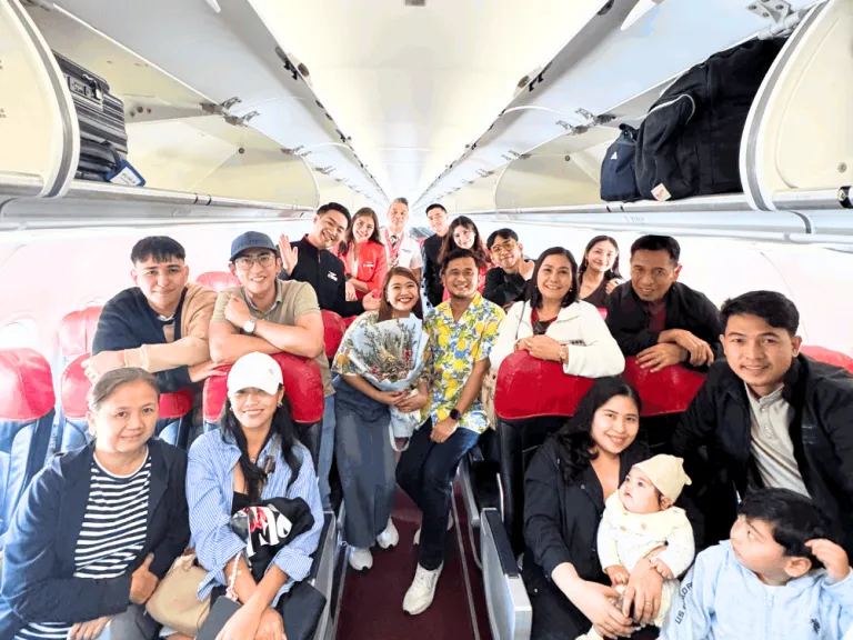 airasia-proposal-flight-wedding-surprise bohol flight wedding proposal flight attendant love story viral romantic plane wedding proposal airplane proposal ideas mary anne mark