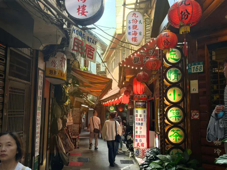 taiwan solo travel taipei itinerary taiwan travel guide jiufen tainan taichung
