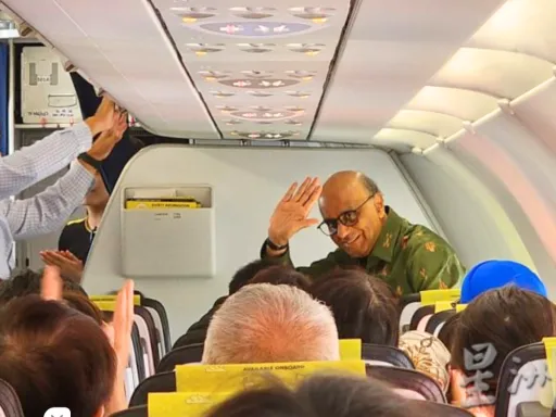 image for article Singapore’s President Skips Private Jet, Flies Economy Instead