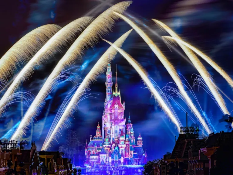 hongkong itinerary near train station perfect for first timers or solo travellers hongkong disneyland