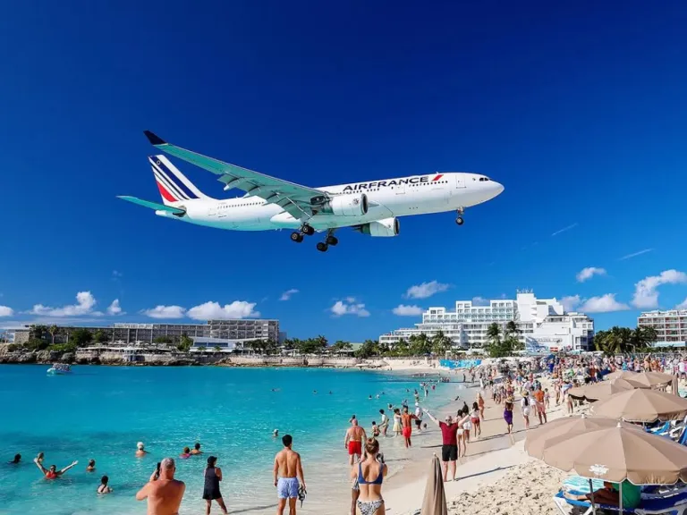 most unique airports in the worldisland_hopper_737 | Instagram
