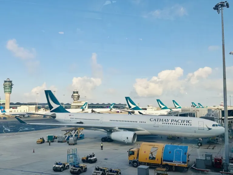 HOW TO REBOOK FLIGHTrstarg | Unsplash
