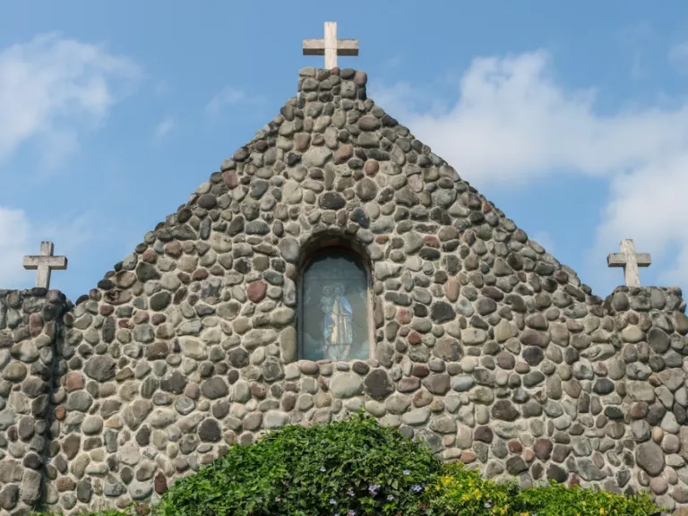 batanes travel guideyvonneassen | Unsplash