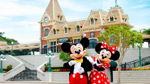 image for article Top 10 Rides You Should Line Up For At Hong Kong Disneyland 