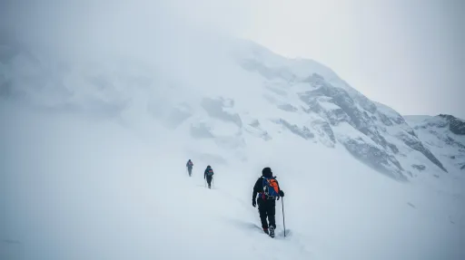 image for article Mount Everest Blizzard Traps Hundreds of Climbers in Tibet