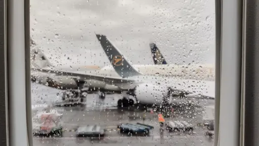 image for article Flights Canceled Across PH as Super Typhoon Uwan Hits: Full List Nov. 9–12