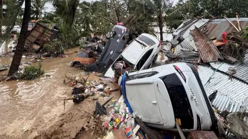 image for article How to Help Typhoon Kalmaegi (Tino) and Typhoon Fung-wong (Uwan) Victims and Avoid Donation Scams