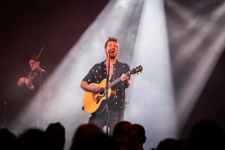 Ang Secondhand Serenade ay bumalik sa Pilipinas para sa ika -20 na paglilibot sa anibersaryo