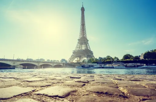 image for article France Heatwave Forces Eiffel Tower and Louvre to Adjust Opening Hours