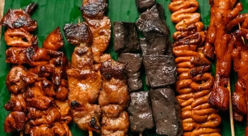 image for article A Guide to Street Food in the Philippines: What to Eat & Expect